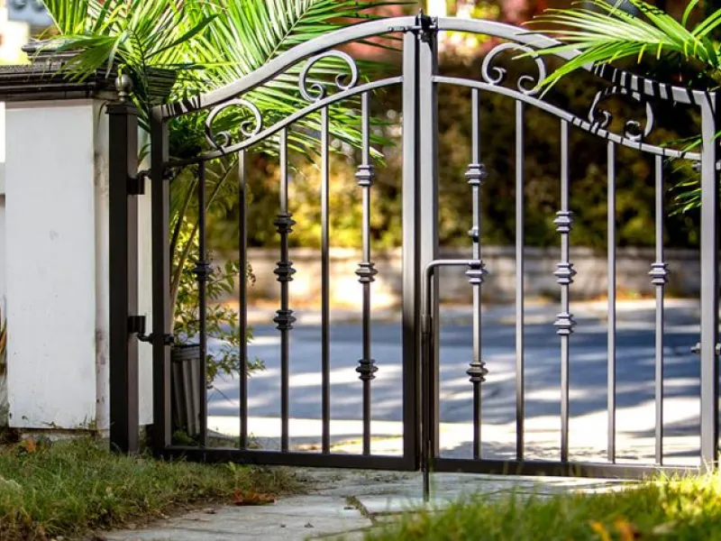 fence and gate, fence and gate installation, wooden fences and gates, aluminum gates and fences, sliding gate and fence,
