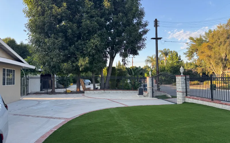 fence and gate, fence and gate installation, fence and gate repair, wooden fences and gates, aluminum gates and fences,